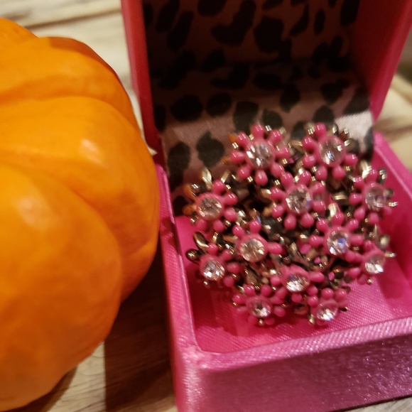 Betsy Johnson ring - Picture 2 of 4